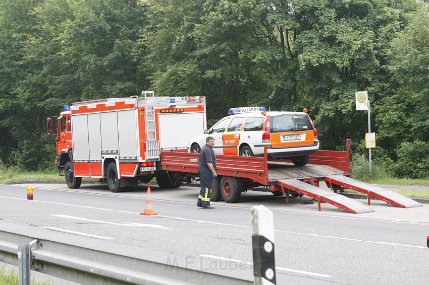 Zur Einsatzfahrt Bus umgestuerzt Lohmar BF Koeln NEF 7 liegengeblieben P002.jpg